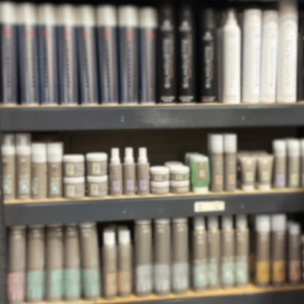 Eimi Blurred Shelf